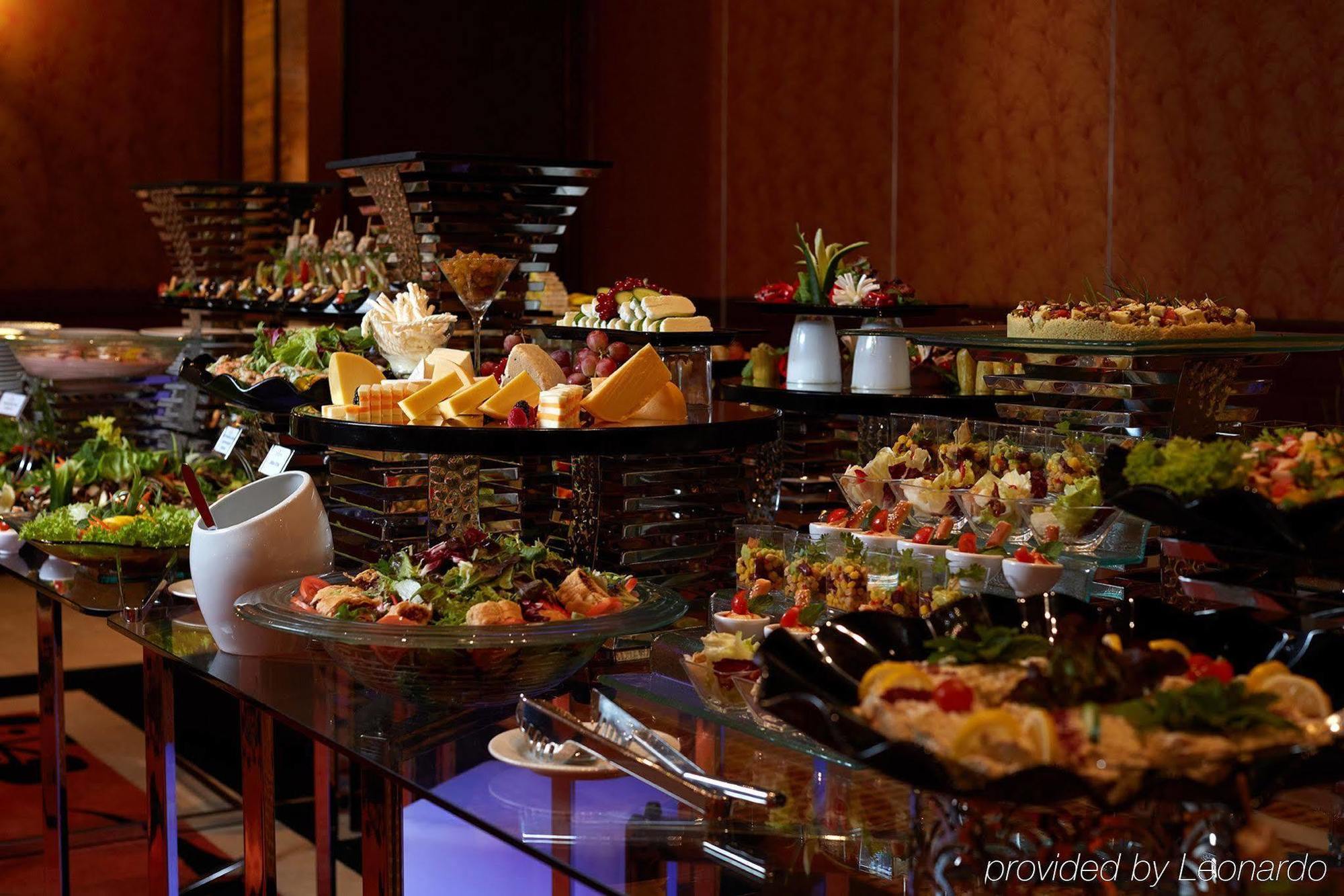 Millennium Hotel & Convention Centre Kuwait Kuwait City Ngoại thất bức ảnh A buffet at a hotel